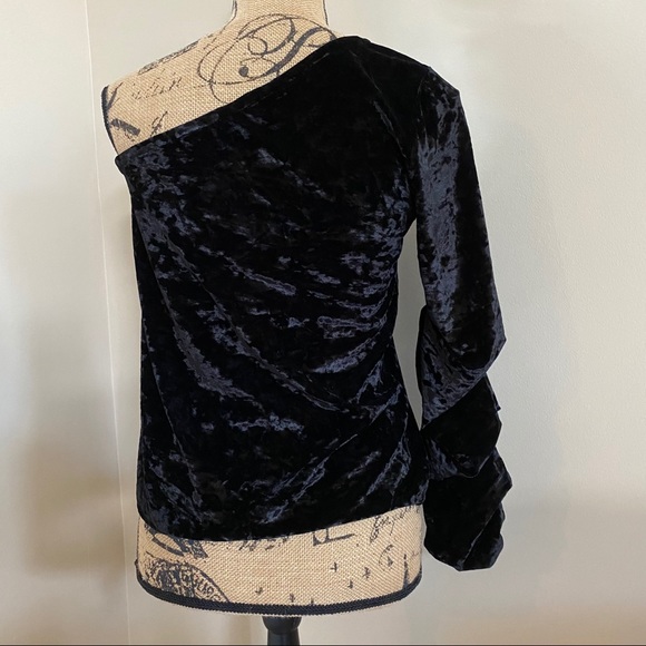 Velvet one shoulder black top with ruffle sleeve - Picture 3 of 4